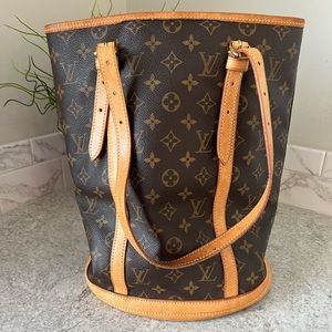 Authentic Louis Vuitton monogram (NOT petit) bucket bag. Does not have dust bag.